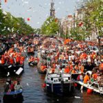 koningsdag-grachten-amsterdam
